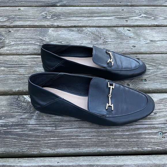Shoes: Women's Black Casual Soft Leather Loafers - Picture 3 of 6